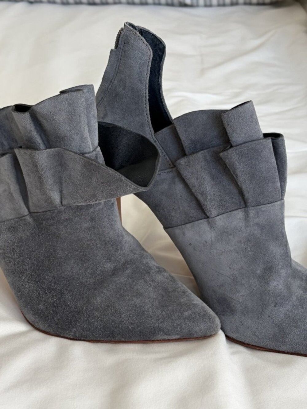 Pour La Victoire Cedraks Denim 192 Suede Ruffle Boot Pointed Toe Stiletto - Picture 3 of 7